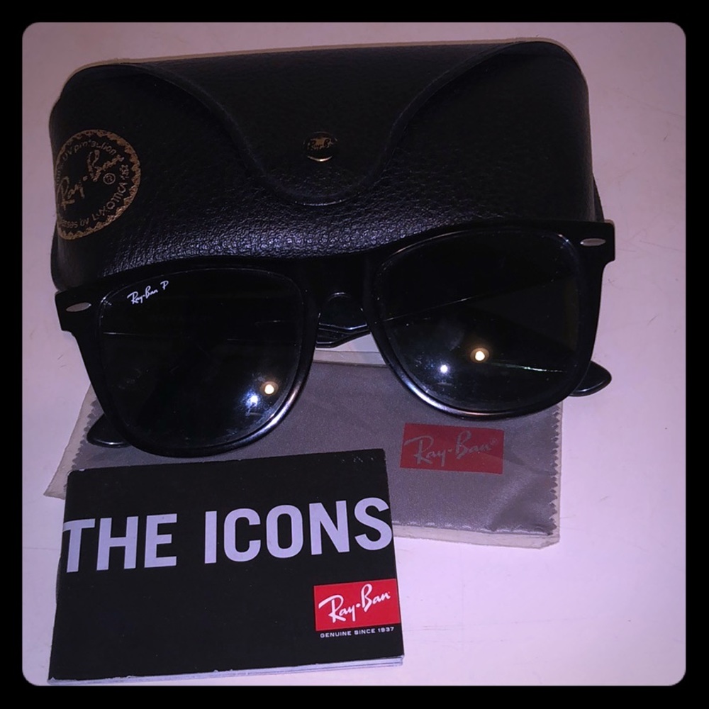 Classic wayfarer Raybans - polarized
